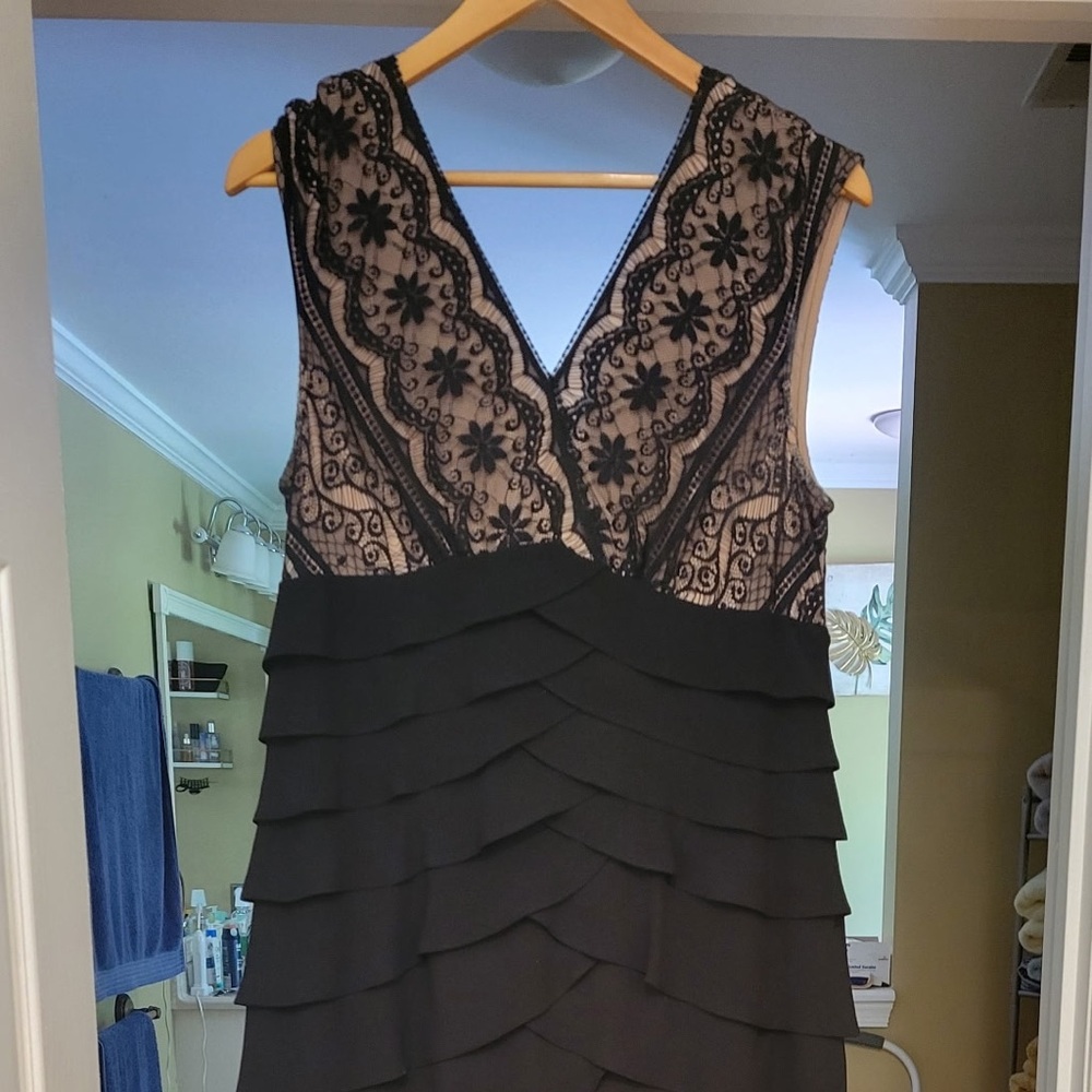 Adrianna Papell Black Tiered Strapless Cocktail Gown